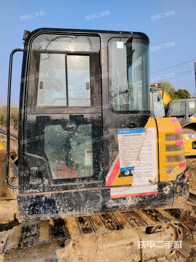 ?駕駛室正側(cè)（駕駛室部分）