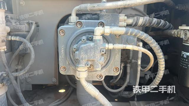 液壓泵斜45?左（大件艙室）