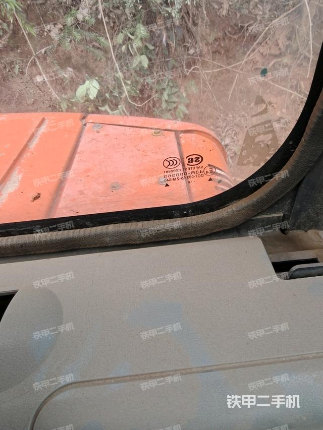 左后方玻璃角標(biāo)（駕駛室部分）