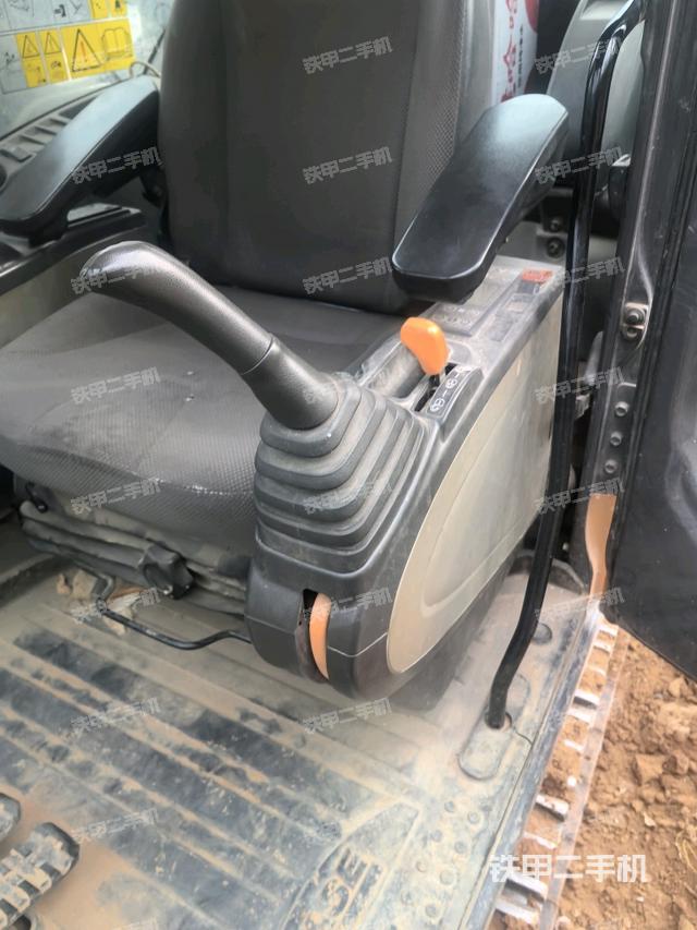 座椅右側控制臺/鑰匙門/油門/含右手柄（駕駛室部分）