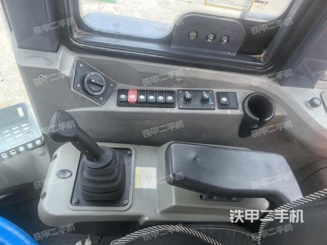 操作桿  檔位(駕駛室部分) 操作桿  檔位(駕駛室部分)