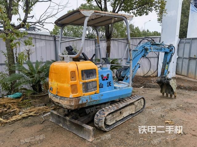 整機(jī)右后45°(整機(jī)外觀) 整機(jī)右后45°(整機(jī)外觀)