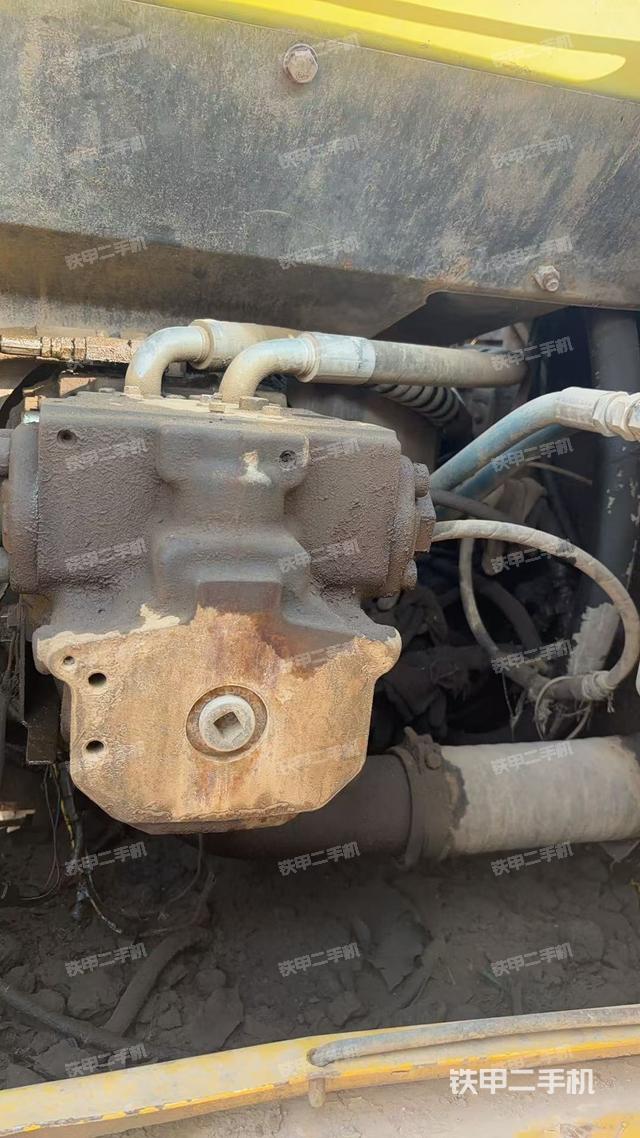 液壓泵艙室正面整體（整機(jī)外觀）