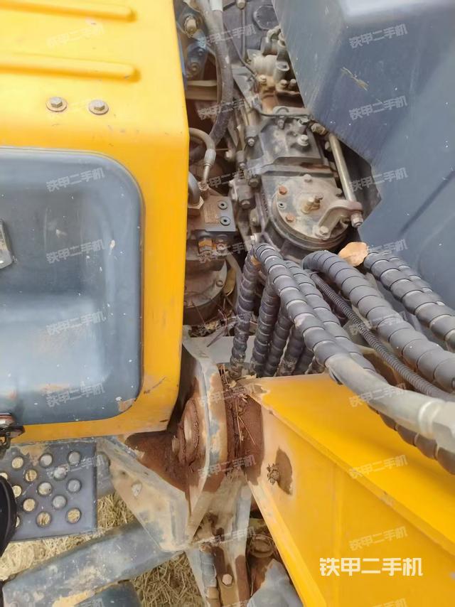 回轉馬達和主控閥（整機外觀）