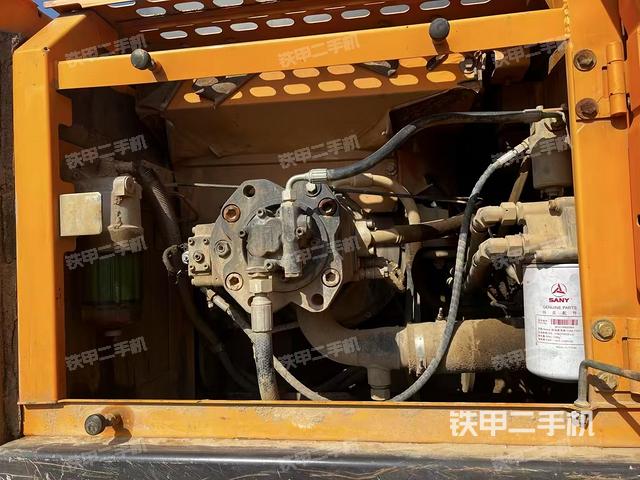 液壓泵艙室正面整體（整機(jī)外觀）