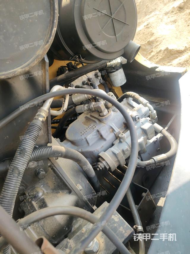 液壓泵艙室正面整體（整機(jī)外觀）