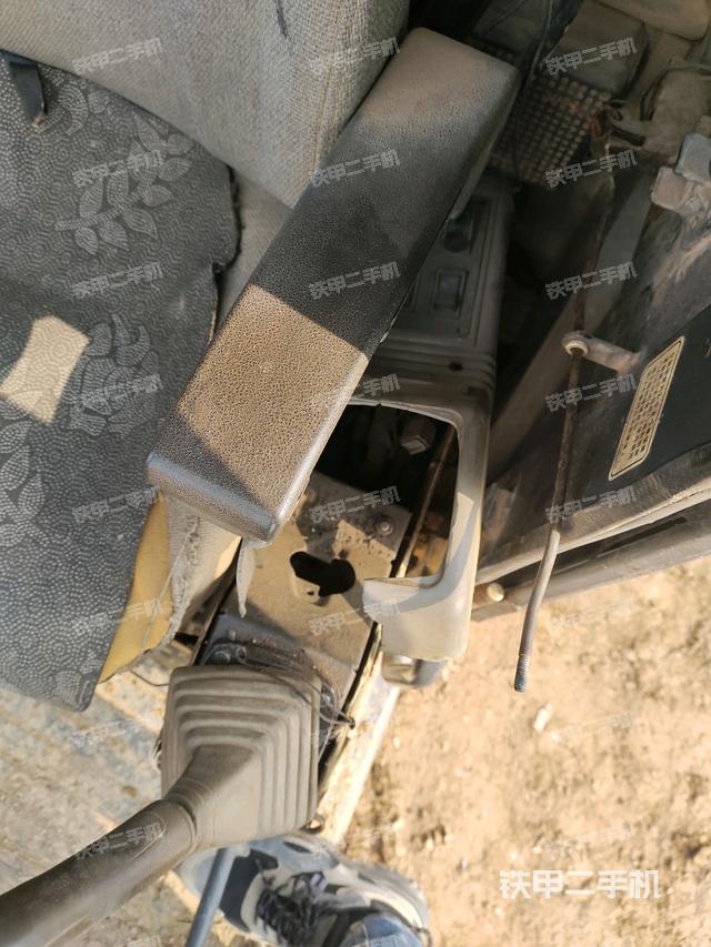 座椅左侧控制台/音响/含左手柄（驾驶室部分）