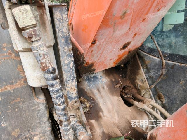 轉(zhuǎn)盤和下車架正前（工作和回轉(zhuǎn)裝置）