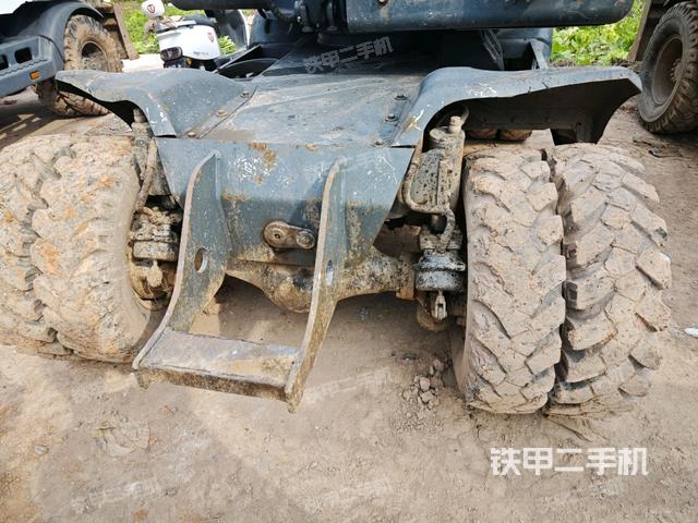 轉(zhuǎn)盤和下車架正前(工作和回轉(zhuǎn)裝置) 轉(zhuǎn)盤和下車架正前(工作和回轉(zhuǎn)裝置)