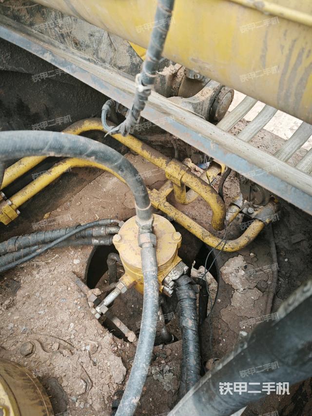 中央回轉(zhuǎn)接頭特寫（上車部件）