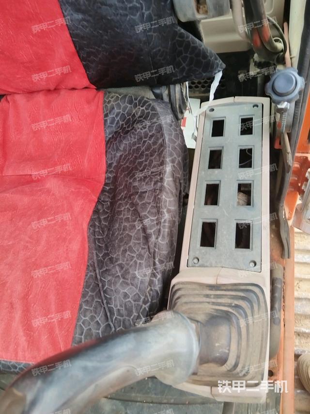 座椅左側(cè)控制臺(tái)/音響/含左手柄（駕駛室部分）