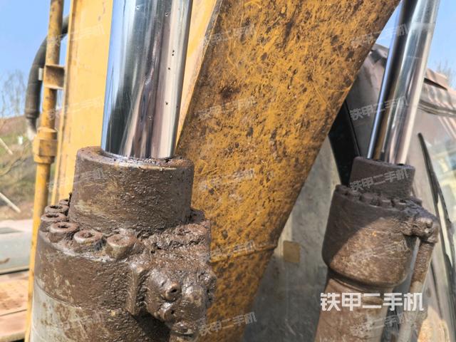 大臂油缸整體?豎拍（工作和回轉(zhuǎn)裝置）