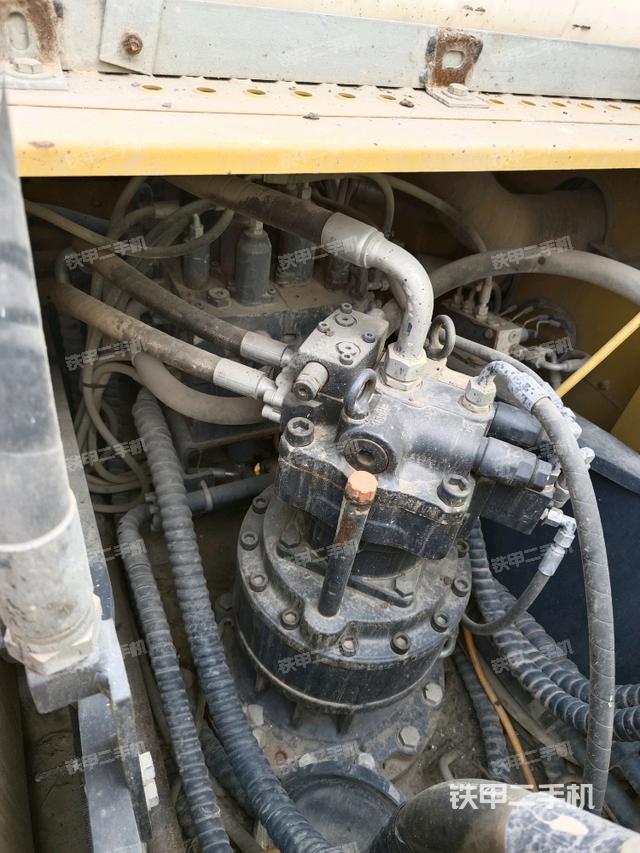 回轉(zhuǎn)馬達(dá)和主控閥（整機(jī)外觀）