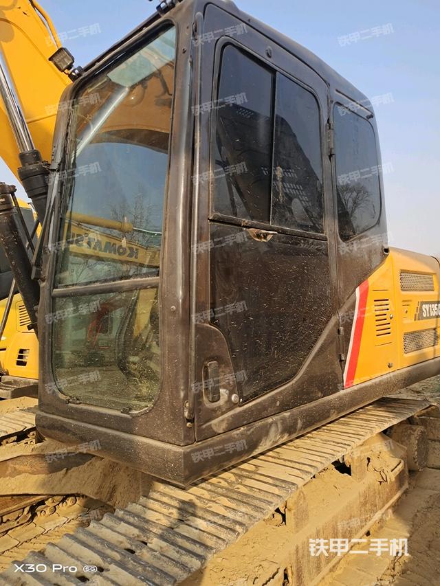 駕駛室整體(整機(jī)外觀) 駕駛室整體(整機(jī)外觀)