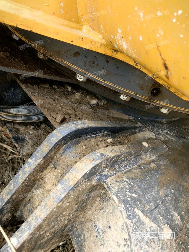 轉(zhuǎn)盤(pán)和下車(chē)架正前（工作和回轉(zhuǎn)裝置）