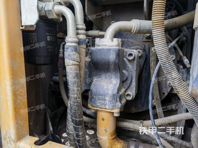 液壓泵艙室正面整體(整機(jī)外觀) 液壓泵艙室正面整體(整機(jī)外觀)