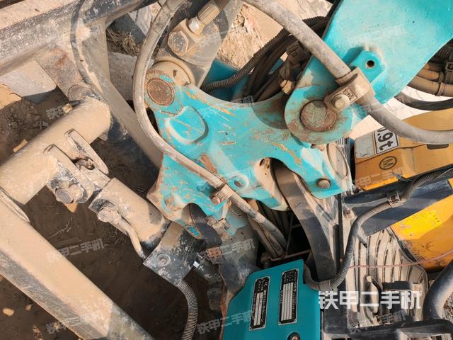 大臂根部?斜（工作和回轉(zhuǎn)裝置）