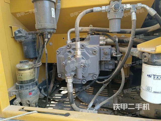 液壓泵艙室正面整體（整機(jī)外觀）