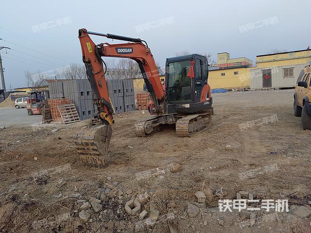 駕駛室頂部（整機(jī)外觀）