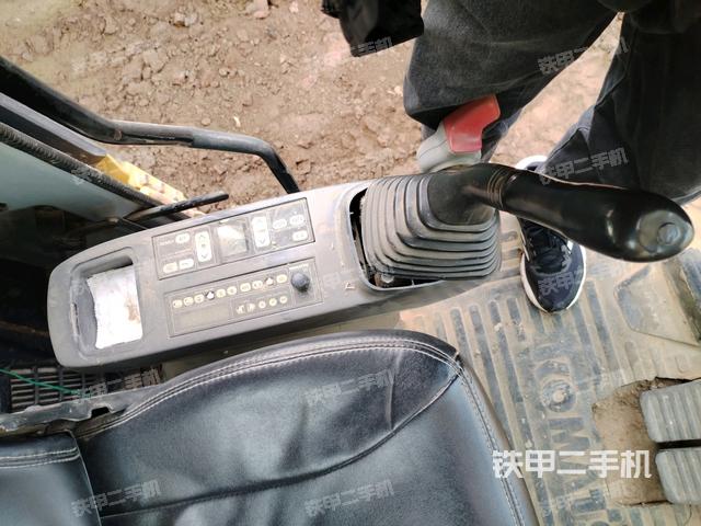 座椅左側控制臺/音響/含左手柄（駕駛室部分）