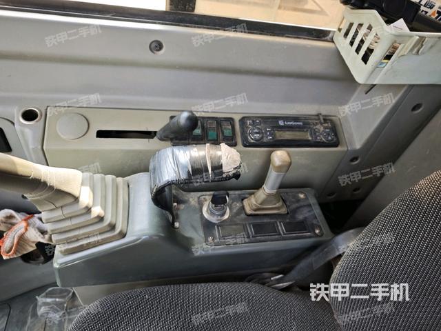 座椅左側(cè)控制臺/音響/含左手柄（駕駛室部分）