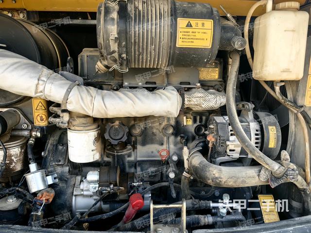 發(fā)動(dòng)機(jī)室（上車(chē)部件）