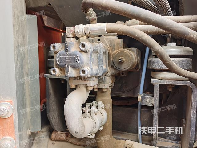 液壓泵艙室正面整體(整機(jī)外觀) 液壓泵艙室正面整體(整機(jī)外觀)