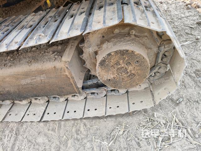 右驅(qū)動輪（行走機(jī)構(gòu)）