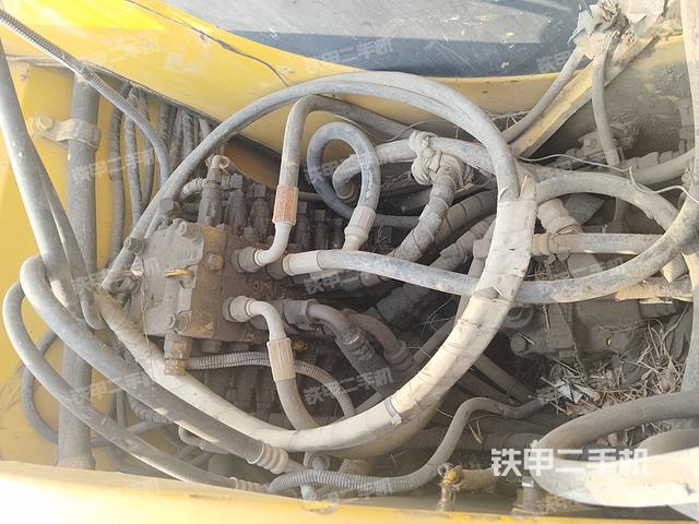 回轉(zhuǎn)馬達(dá)和主控閥(整機(jī)外觀) 回轉(zhuǎn)馬達(dá)和主控閥(整機(jī)外觀)