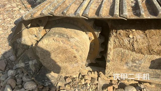 左驅(qū)動輪（行走機構(gòu)）