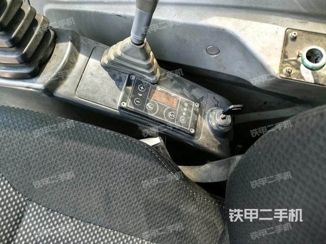 座椅右側控制臺/鑰匙門/油門/含右手柄（駕駛室部分）