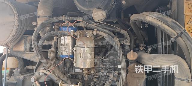 液壓泵艙室正面整體(整機(jī)外觀) 液壓泵艙室正面整體(整機(jī)外觀)