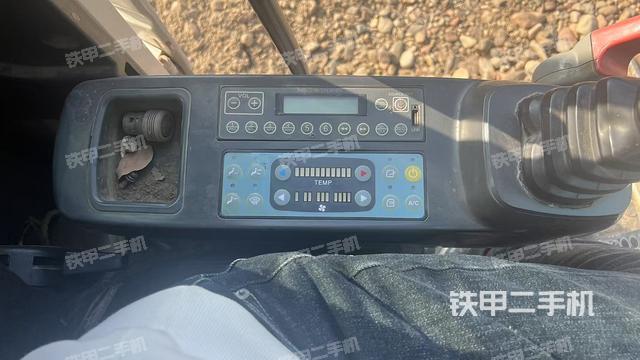 座椅左側(cè)控制臺/音響/含左手柄（駕駛室部分）