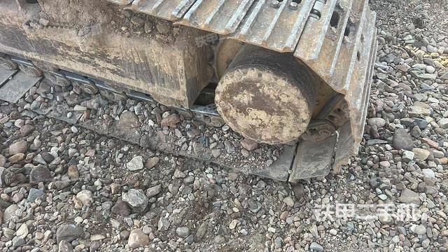 右驅(qū)動輪（行走機構(gòu)）