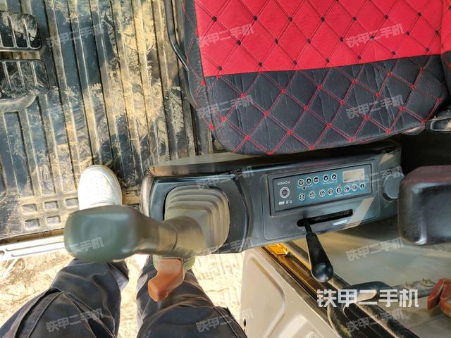 座椅左側(cè)控制臺(tái)/音響/含左手柄(駕駛室部分) 座椅左側(cè)控制臺(tái)/音響/含左手柄(駕駛室部分)