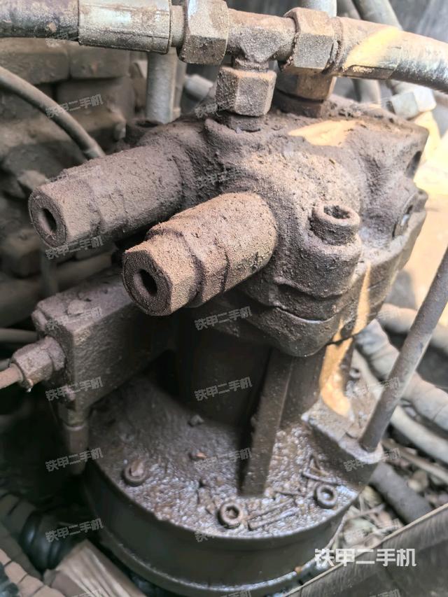 回轉(zhuǎn)馬達(dá)（上車部件）