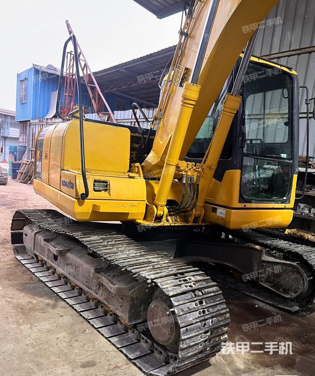 單側(cè)履帶整體(整機(jī)外觀) 單側(cè)履帶整體(整機(jī)外觀)