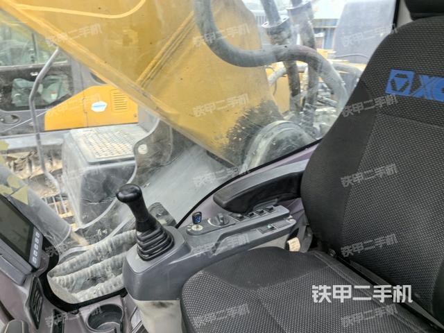 座椅右側(cè)控制臺(tái)/鑰匙門/油門/含右手柄(駕駛室部分) 座椅右側(cè)控制臺(tái)/鑰匙門/油門/含右手柄(駕駛室部分)