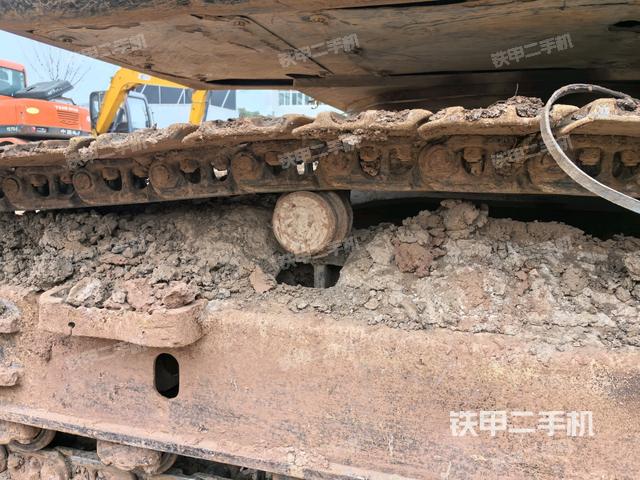 右側(cè)履帶整體(行走機(jī)構(gòu)) 右側(cè)履帶整體(行走機(jī)構(gòu))