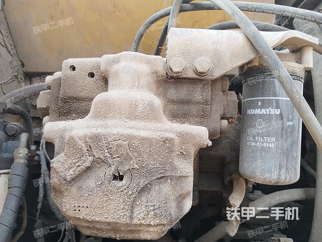 液压泵舱室正面整体（整机外观）