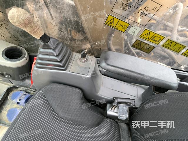 座椅右側(cè)控制臺/鑰匙門/油門/含右手柄（駕駛室部分）