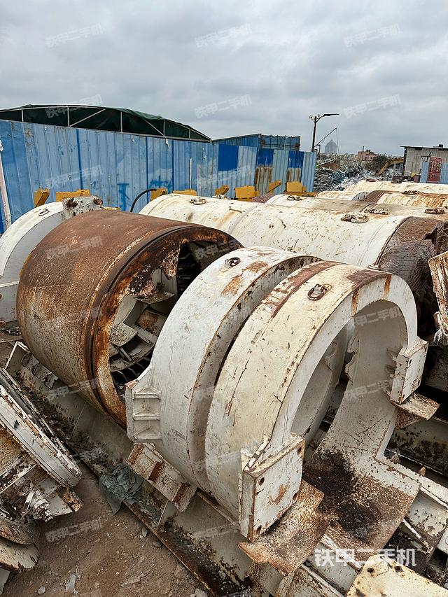 整机右侧（设备外观及核心部件）