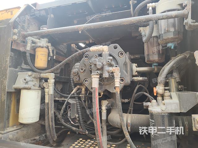 液壓泵艙室正面整體（整機(jī)外觀）