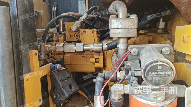 液壓泵艙室正面整體(整機(jī)外觀) 液壓泵艙室正面整體(整機(jī)外觀)