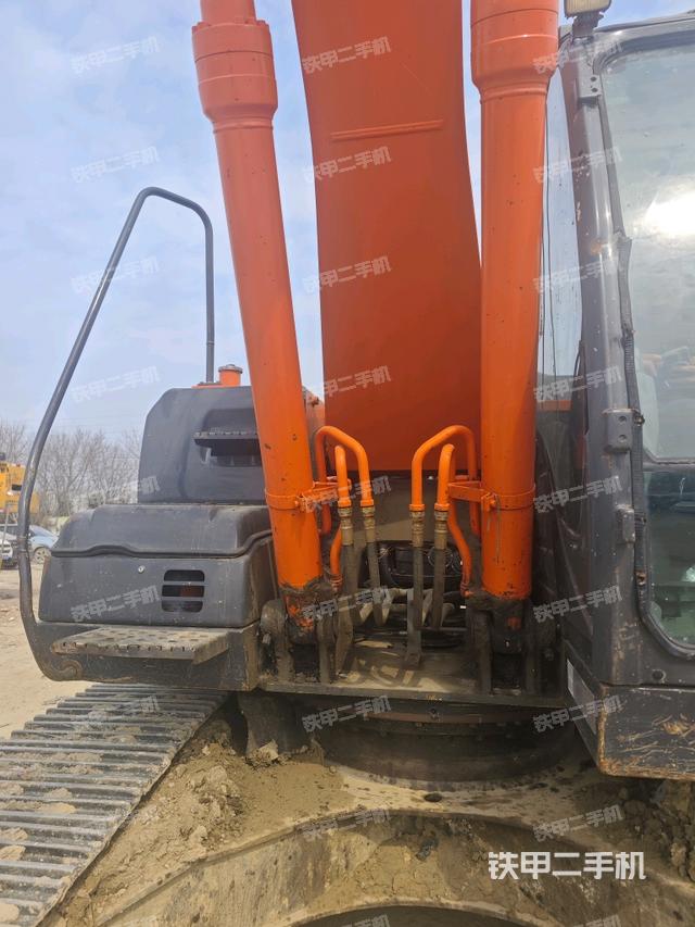 大臂根部?斜視(工作和回轉(zhuǎn)裝置) 大臂根部?斜視(工作和回轉(zhuǎn)裝置)