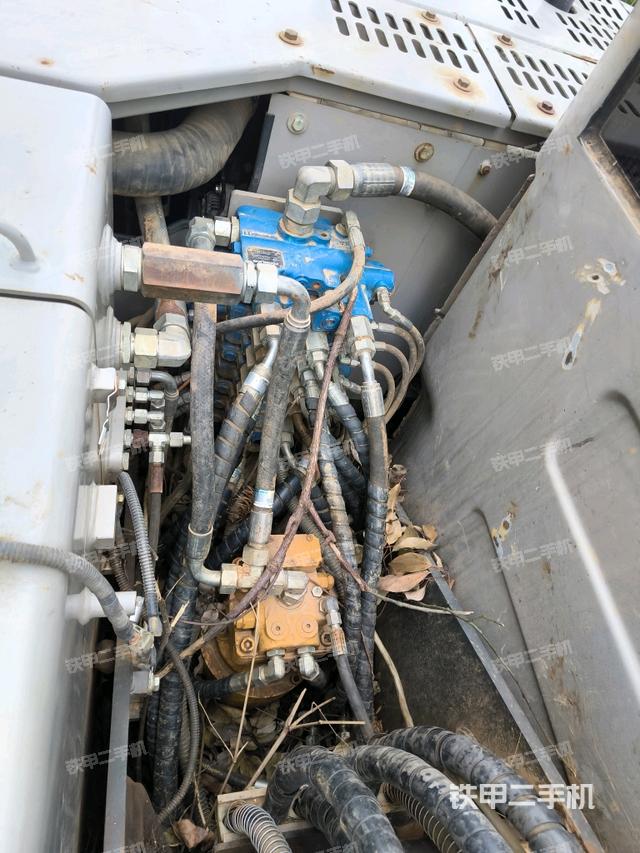 回轉馬達和主控閥（整機外觀）