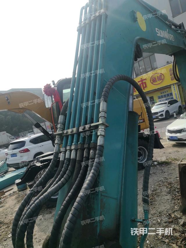 大臂背部俯視（工作和回轉(zhuǎn)裝置）