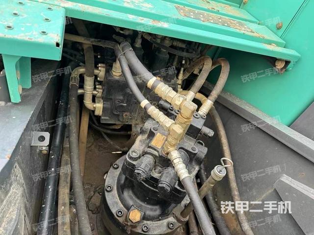 回轉(zhuǎn)馬達(dá)和主控閥(整機(jī)外觀) 回轉(zhuǎn)馬達(dá)和主控閥(整機(jī)外觀)