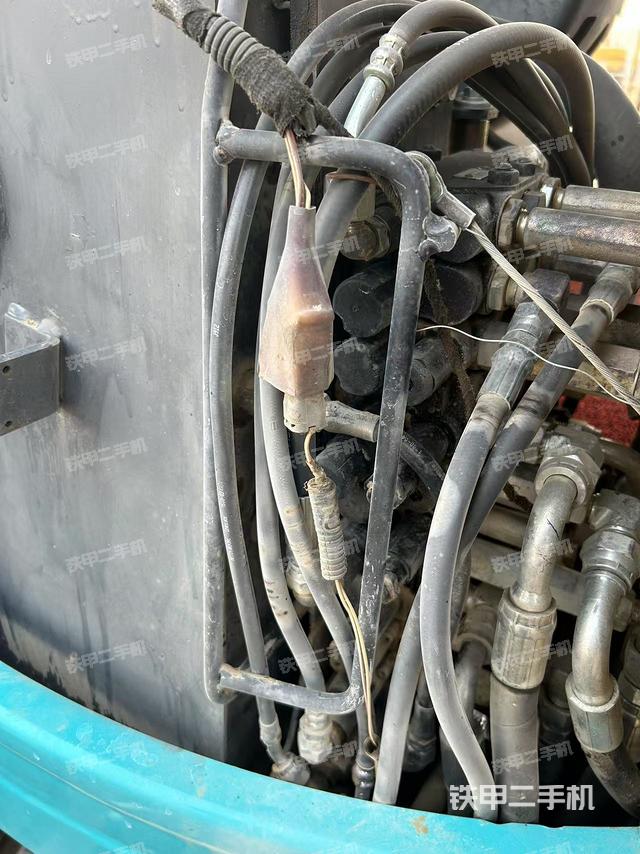 回轉(zhuǎn)馬達和主控閥（整機外觀）