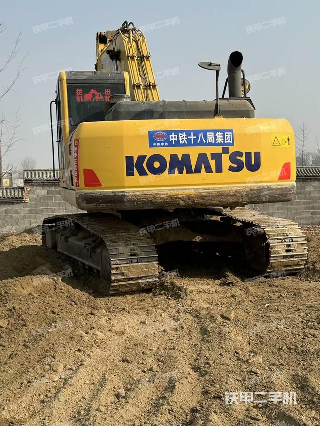 駕駛室頂部(整機(jī)外觀) 駕駛室頂部(整機(jī)外觀)